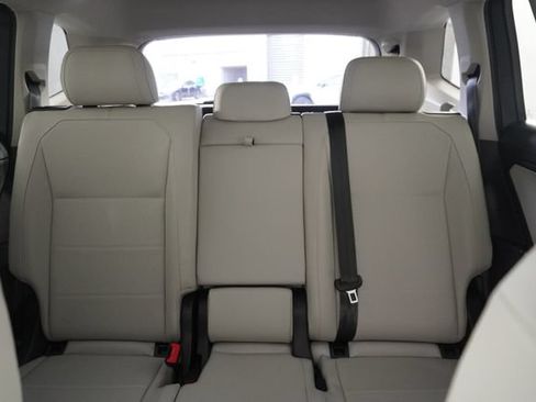 Used 2020 Volkswagen Tiguan SE w/ Panoramic Sunroof Package FWD image 32