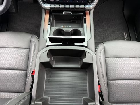 Used 2025 GMC Yukon Denali w/ Sun & Power Step Package AWD/4WD image 39