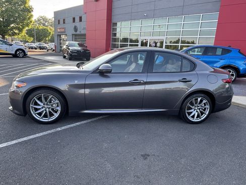 Certified 2023 Alfa Romeo Giulia Ti AWD/4WD image 7
