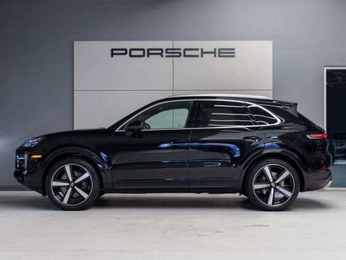 Certified 2026 Porsche Cayenne AWD/4WD image 2