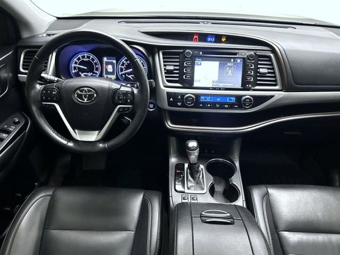 Used 2019 Toyota Highlander XLE image 14