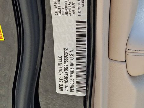 Used 2023 Jeep Grand Cherokee L Limited w/ Luxury Tech Group II image 31