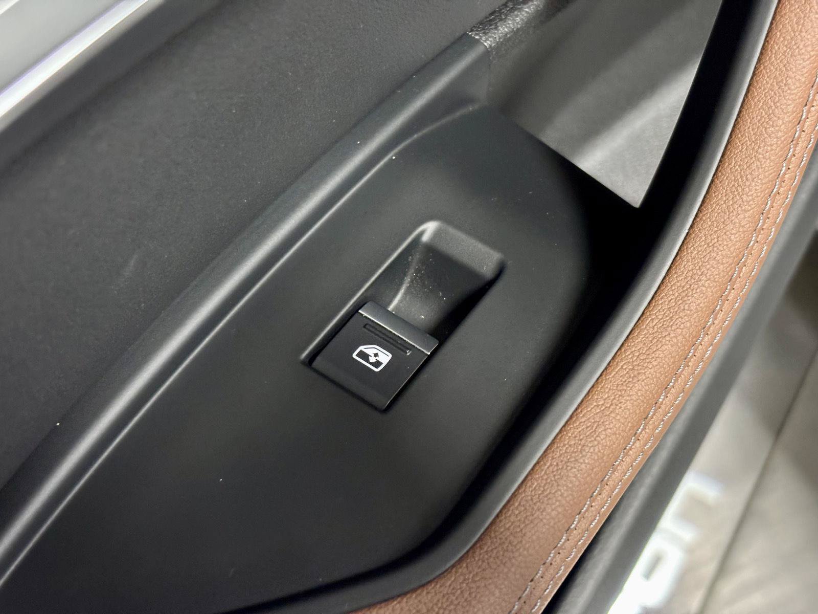 Used 2024 Audi Q8 e-tron Premium AWD/4WD image 22