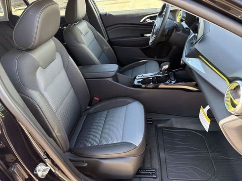 New 2026 Chevrolet Trax LT w/ LT Convenience Package image 25