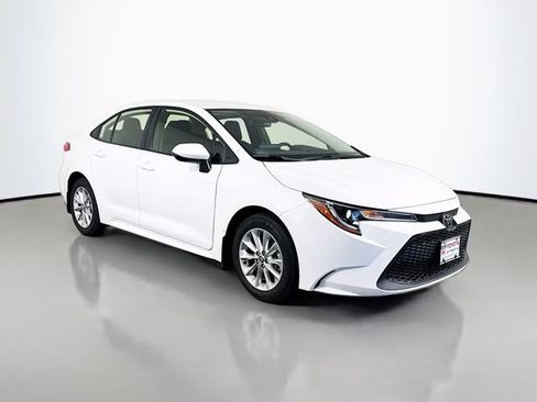 Certified 2022 Toyota Corolla LE w/ LE Convenience Package FWD image 8