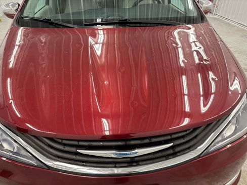 Used 2018 Chrysler Pacifica Limited FWD image 16