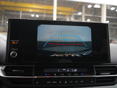 Used 2025 Toyota Sienna XLE AWD/4WD image 24