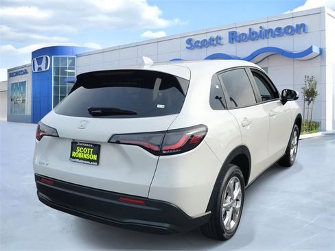 Used 2023 Honda HR-V LX image 4