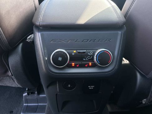 Used 2025 Ford Explorer Platinum w/ LUX Leather Package AWD/4WD image 16