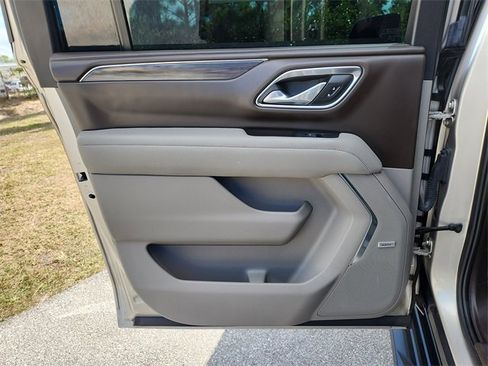 Certified 2023 GMC Yukon XL SLT w/ SLT Luxury Package image 11