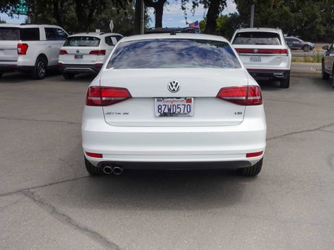Used 2018 Volkswagen Jetta SE FWD image 8