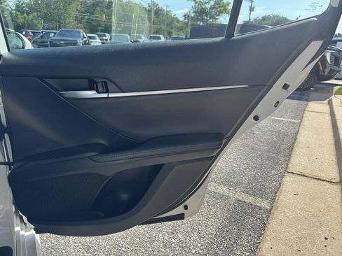 Used 2022 Toyota Camry XLE FWD image 32