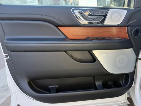 Used 2019 Lincoln Navigator Reserve image 14
