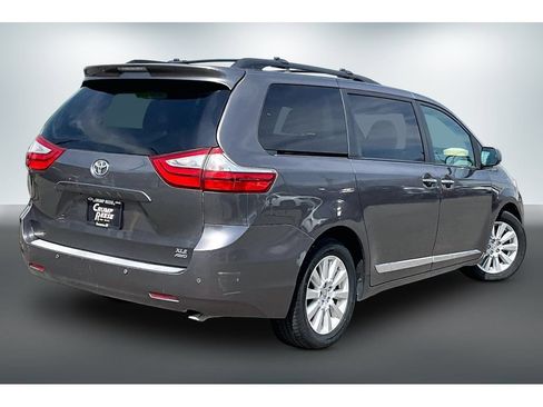 Used 2017 Toyota Sienna XLE w/ XLE Navigation Package AWD/4WD image 6
