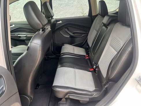 Used 2018 Ford Escape SE w/ SE Sport Appearance Package FWD image 21