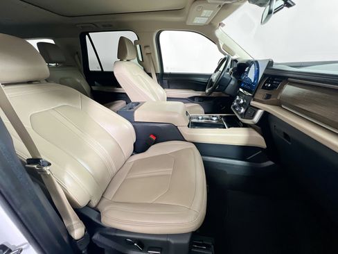 Used 2024 Ford Expedition Max Limited image 31