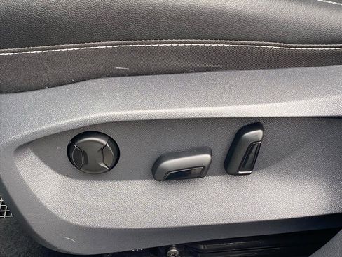 Certified 2023 Volkswagen Taos SEL AWD/4WD image 14