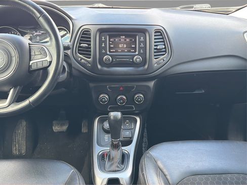 Used 2018 Jeep Compass Latitude AWD/4WD image 30