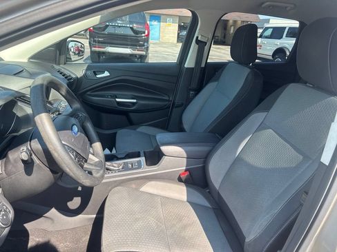 Used 2018 Ford Escape SE w/ SE Sync 3 Package FWD image 2