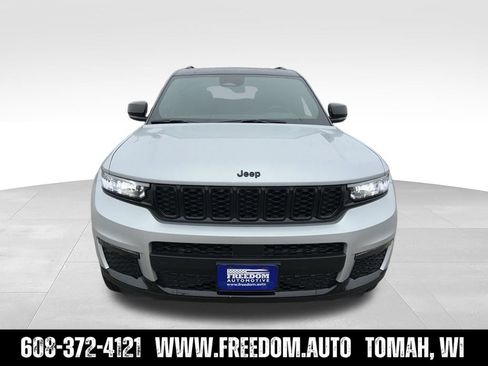 Used 2025 Jeep Grand Cherokee L Limited w/ Trailer Tow Package AWD/4WD image 15