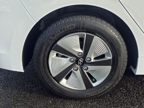 Used 2018 Hyundai Ioniq Blue image 11