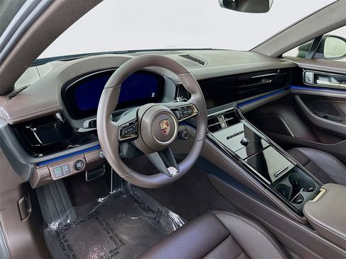 Used 2025 Porsche Panamera 4 image 9
