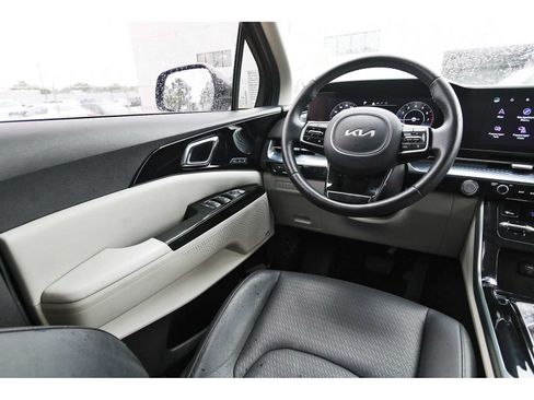 Used 2023 Kia Carnival SX Prestige FWD image 6