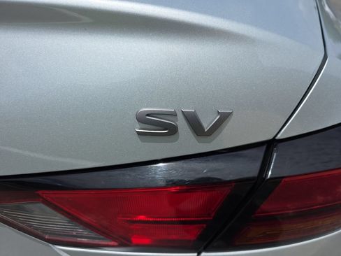 Used 2024 Nissan Altima 2.5 SV FWD image 14