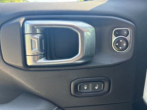 Used 2023 Jeep Wrangler Unlimited Sahara AWD/4WD image 23