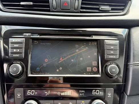 Used 2019 Nissan Rogue SL w/ Premium Package AWD/4WD image 26