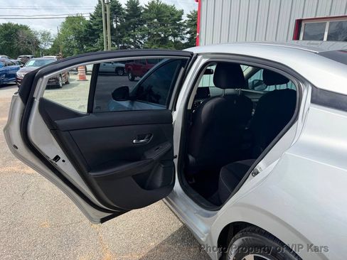 Used 2020 Nissan Sentra SV FWD image 12