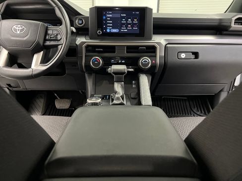 Used 2025 Toyota 4Runner SR5 AWD/4WD image 43