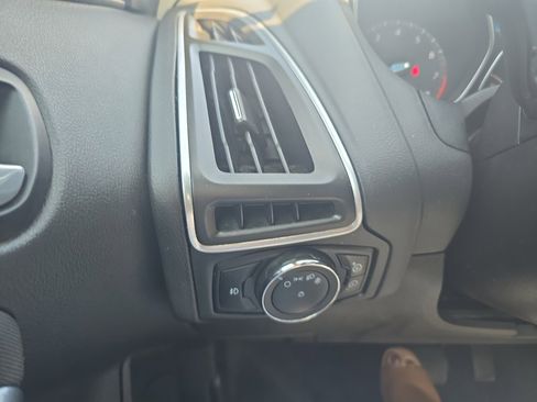 Used 2012 Ford Focus Titanium image 21