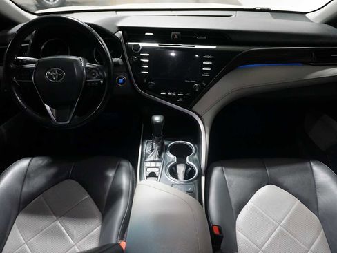 Used 2019 Toyota Camry XLE image 15