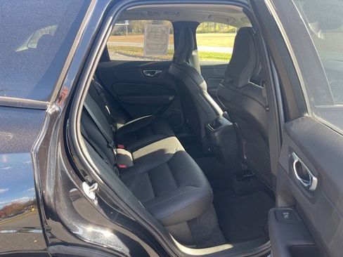 Used 2025 Volvo XC60 B5 Plus image 8