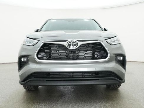 New 2026 Toyota Highlander Limited AWD/4WD image 18