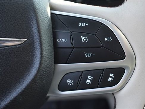 Used 2018 Chrysler Pacifica Limited w/ Advanced Safetytec Group image 30