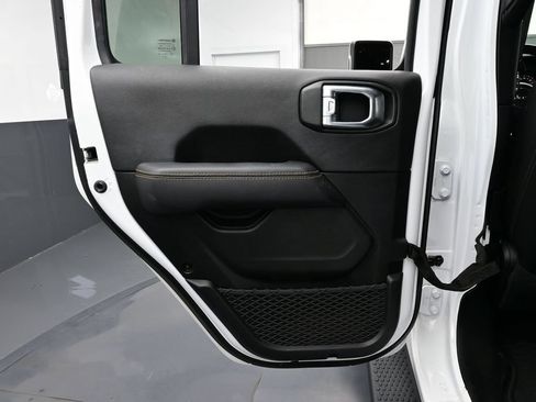 Used 2021 Jeep Wrangler Unlimited Sahara AWD/4WD image 12