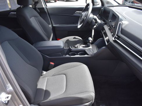 Used 2025 Kia Sportage LX AWD/4WD image 12