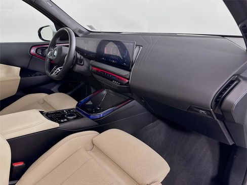 Used 2025 BMW X3 xDrive30i w/ Premium Package image 30