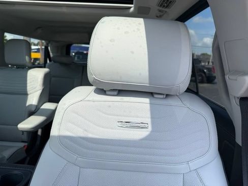 Used 2025 Ford Expedition Max Platinum w/ Platinum Ultimate Package AWD/4WD image 31