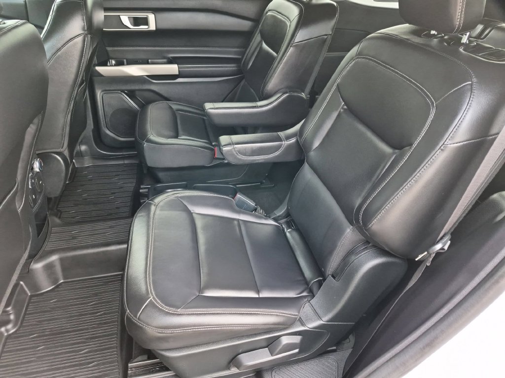 Used 2021 Ford Explorer XLT w/ Equipment Group 202A AWD/4WD image 20