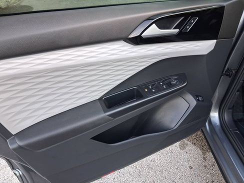 Certified 2023 Volkswagen Taos S FWD image 15