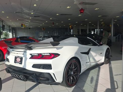 Used 2023 Chevrolet Corvette Z06 w/ Z07 Performance Package RWD image 6