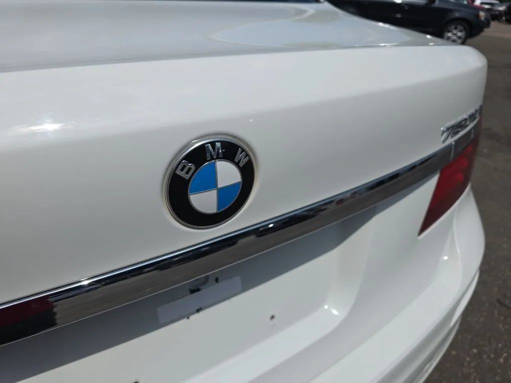 Used 2015 BMW 750Li RWD image 10