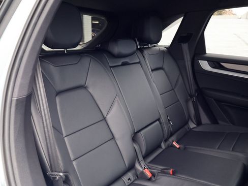 Certified 2025 Porsche Cayenne AWD/4WD image 22