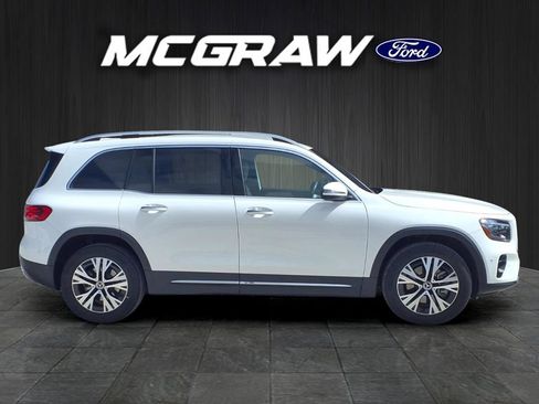 Used 2025 Mercedes-Benz GLB 250 w/ Exclusive Package image 4