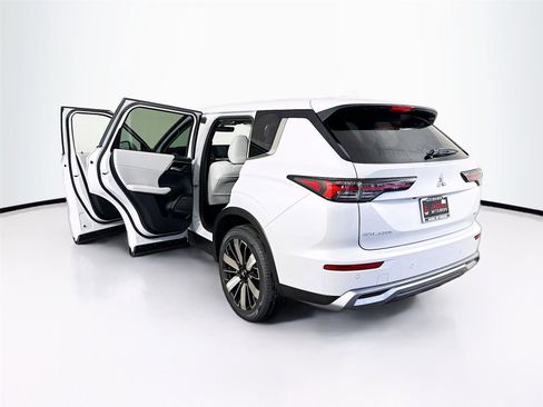 New 2026 Mitsubishi Outlander SE image 34