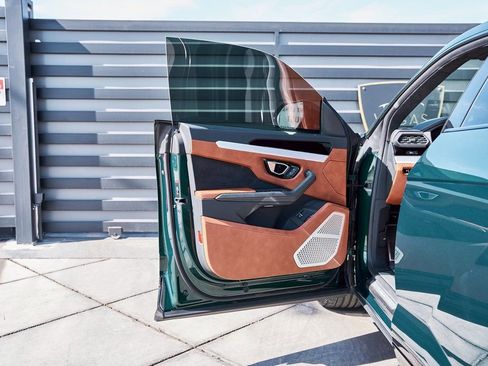 Used 2023 Lamborghini Urus S image 33