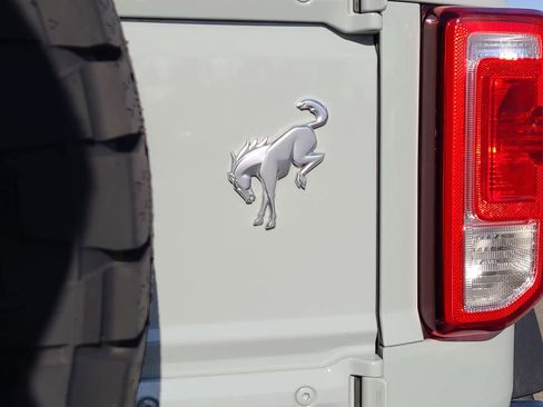 Used 2023 Ford Bronco Outer Banks image 15